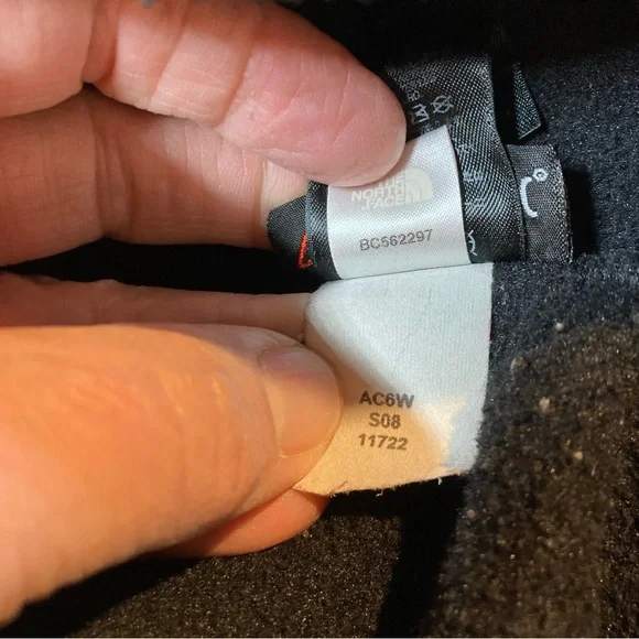 The North Face Black Full-Zip Denali Jacket size XL FLAW small hole each pocket - Picture 13 of 13